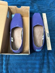 Toms Canvas Slipper Damen Größe 12 lackiert lila nie getragen - Bild 1 von 6