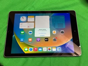 Apple iPad 5. Gen. 128GB, WLAN / GUT Gebraucht - Picture 1 of 14