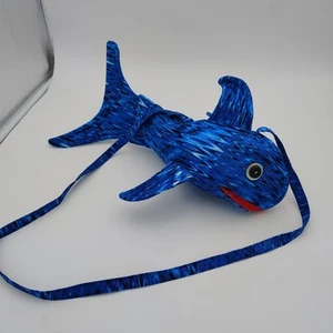 Handgefertigte Hai Fisch Umhängetasche Handtasche blau Knopfaugen - Bild 1 von 8