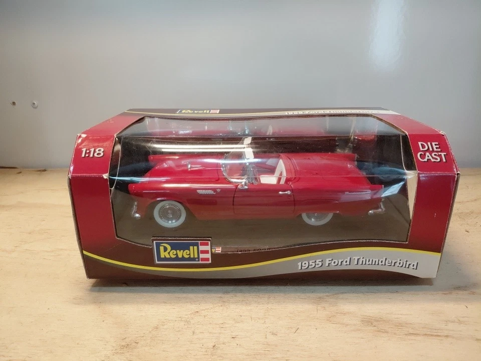 Revell 1:18 1955 Thunderbird rojo convertible fundido a presión 1992 en caja original Foto 1 de 4