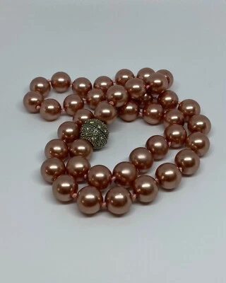 Gargantilha de 19 polegadas com lindo fecho magnético de strass pérolas de ouro - Imagem 1 de 3