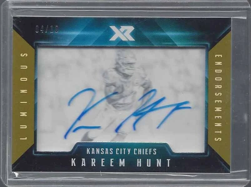 KAREEM HUNT 2017 PANINI XR LUMINOUS ENDORSEMENTS GOLD ON CARD AUTO RC #D 4/10 - Image 1 of 1