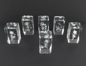 Cristallo FTG Cubo di Vetro Trasparente Calzacarte 3D Inciso Laser Fiori Fata Dragonfly - Foto 1 di 4