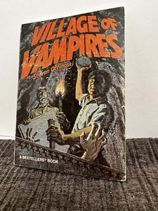 Vintage Rare Collectible Horror Fiction Village Of Vampires Book - Foto 1 di 2