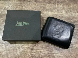 Cartera Jean Paul Gaultier Dragón Negro Plegable con Caja Accesorios de Moda i46 - Imagen 1 de 7