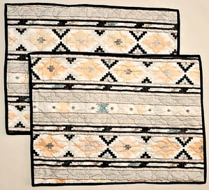 2 Jessica Simpson gesteppte Southwestern Standard Kissenbezüge (20" x 26") - Bild 1 von 12