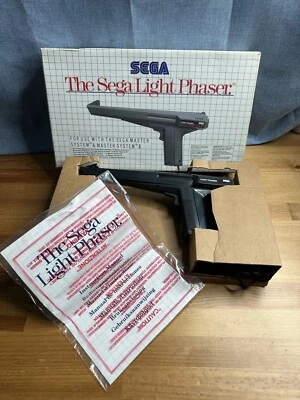 SEGA MASTER SYSTEM LIGHT PHASER & GAME - CIB COMPLETE IN BOX - NICE CONDITION  - Image 1 of 4