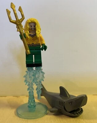 Aquaman Lego Minifigure #SH557 with shark in great condition. - Image 1 of 2