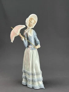 Lladro 12.5" Aranjuez Dama con Sombrilla 4879 Brillante Firmado por Artista; Como Nuevo - Imagen 1 de 13