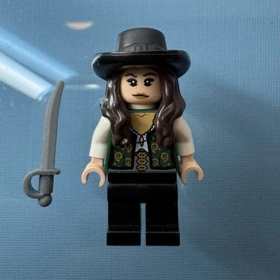Lego Piratas del Caribe Minifigura Angélica con Sombrero (4195) La Venganza de la Reina Ana Foto 1 de 4