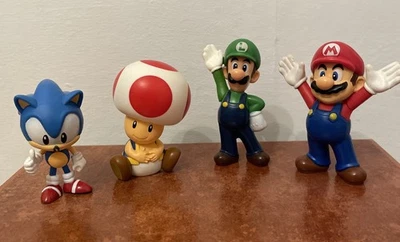 4 Super Mario Action Figures 2013 McD Happy meal Mario Luigi Toad Jakks Sonic - Image 1 of 4