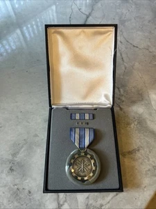 United States Air Force Meritorious Achievement Medal, Lapel Pin ,Ribbon Box Set - Picture 1 of 2