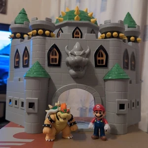Super Mario Bros Bowsers Castle Playset With Mario And Bowser Figures VGC - Picture 1 of 22