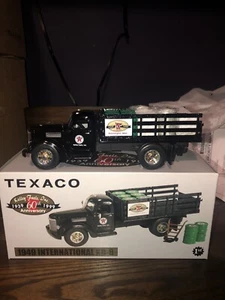 First Gear 1949 International KB-8  Skake Truck Kelley Fules 18-2441 [lot#71] - Picture 1 of 5