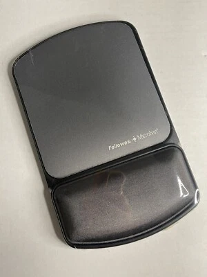 Fellowes Wrist Support Mouse Pad with Microban Protection Graphite Black 9175101 - Image 1 of 4