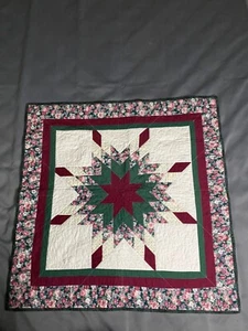 ¿Mano? Almohada acolchada diseño estrella colores Navidad rojo verde farsa 35x35" - Imagen 1 de 4