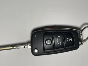 OEM AUDI FLIP KEY SMART KEY KEYLESS REMOT NBGFS1271M 81A 837 220 J - Picture 1 of 7