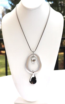 ALEXIS BITTAR 银色项链 带白色 LUCITE 和水晶吊坠 32 — 第 1/4 张图片