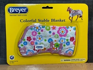 Breyer bunte Stalldecke Pferd traditionell 1:9 weiß rosa Blume #2053 neu aus altem Lagerbestand - Bild 1 von 10