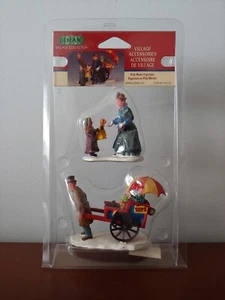 Lemax WHAT A CUTE DOLL # 02417 Weihnachtsdorf Zubehör Figur NEU - Bild 1 von 3