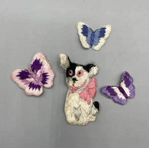 Kleine Aufnäher Gestickte Schmetterlinge Hund Puppen Kleidung Zubehör Alt Antik - Bild 1 von 3