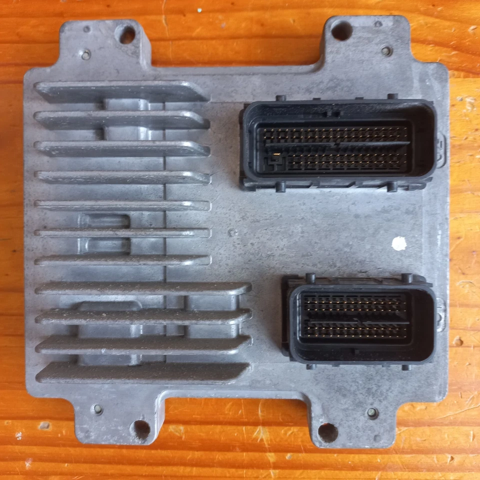 CALCULATEUR  OPEL CORSA  IV   ACDELCO E83  55590540  ABHH   86ABHH54231102GZ - Immagine 1 di 2