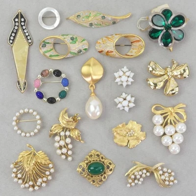 Vintage Pearl & Gold Tone Brooches Lot of 18 - Lisner, Trifari, Art, Monet, more - Image 1 of 4