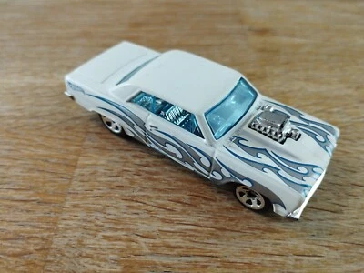 Chevy Chevelle SS HW 2014 Hot Wheels '64 Workshop: Muscle Mania, blanco fundido a presión  Foto 1 de 4