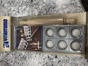 Vintage Vitantonio Ravioli Maschine Brandneu mit Nudelholz versiegelte Verpackung - Bild 1 von 3