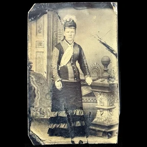 De colección Tinte 1/6 Plato Mujer De Pie en Vestido y Sombrero Cuerpo Completo Estudio c1870s - Imagen 1 de 4