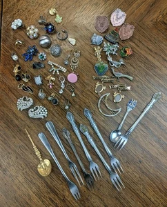 Vintage Modeschmuck Konvolut verschiedene Ohrclips und Pins Broschen - Bild 1 von 15