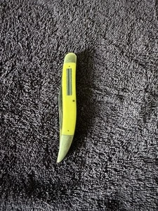 Vintage Camillus Double Blade & fish scaler Folding Pocket Knife Yellow Jacket - Picture 1 of 10