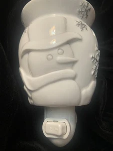 Scentsy Snow Day Warmer Plug In Snowman Snow Flakes Retired Holiday Collection - Picture 1 of 3
