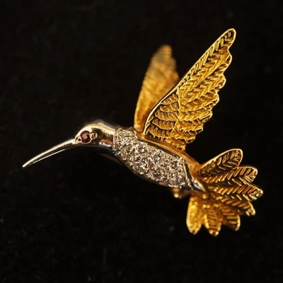 Broche beija-flor ouro amarelo 18k e diamante com olho de espinélio vermelho - Frete grátis EUA - Imagem 1 de 4