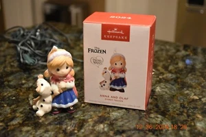 2024 Hallmark Disney Frozen Anna und Olaf Precious Moments Porzellan Weihnachten - NEU - Bild 1 von 3