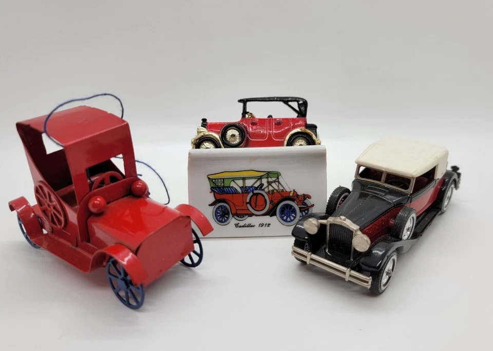 VTG Lesney MATCHBOX, The ORIGINAL INDISPENSABLE DISPENSER, Pin & Tin Car. (3) - Image 1 of 4