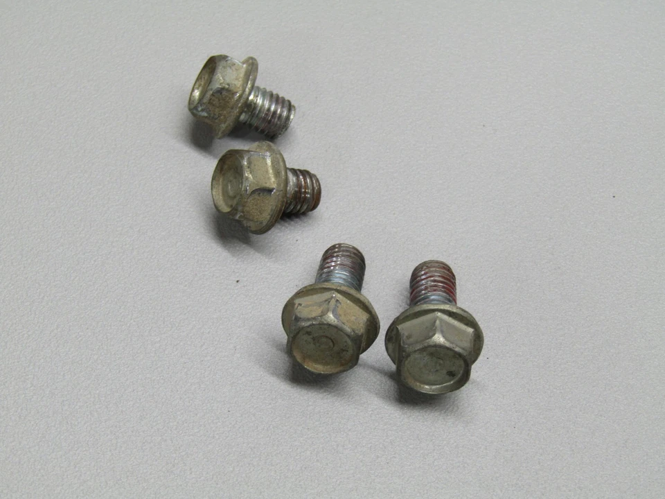 Honda ATC250R 1983 1984 barra de agarre trasera pernos Foto 1 de 1