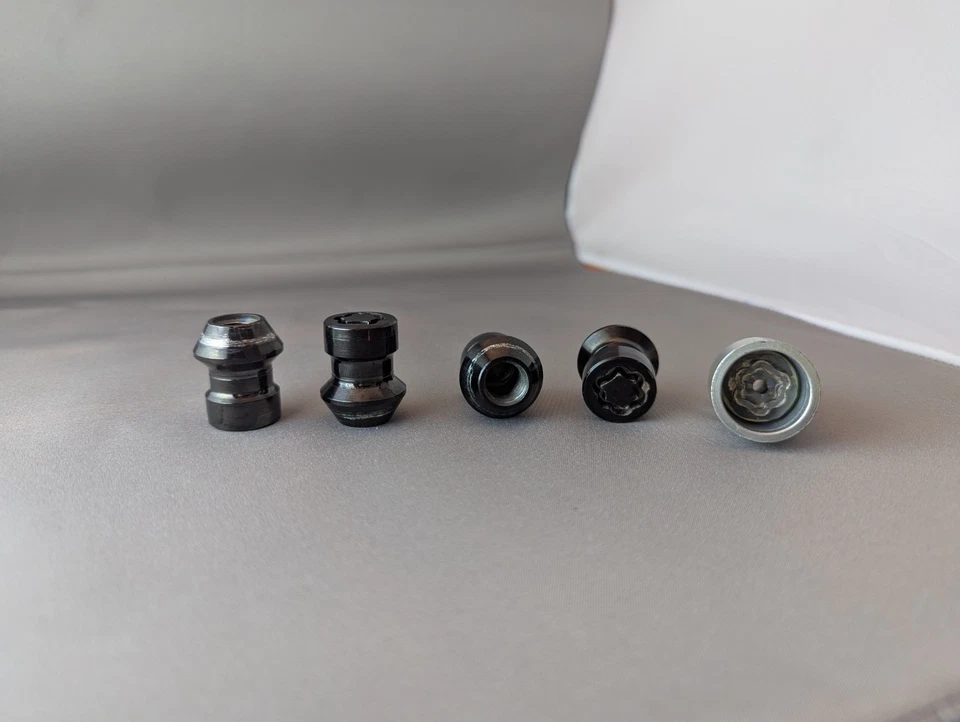 Porcas de roda de bloqueio pretas 2 hexagonais Mazda (C9N2-V9-740A) - Imagem 1 de 1