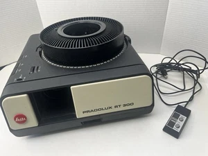 💥Leitz Leica Pradolux RT300 proiettore diapositive obiettivo vassoio remoto funziona! Spedizione 1 giorno! - Foto 1 di 23