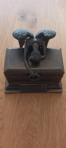 Diese neue, unbenutzte Urne mit den Maßen 6 cm x 3,5 cm ist eine bronzene Mini-U - Bild 1 von 3