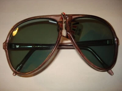 Gafas de sol vintage con monturas de plástico púrpura lentes verdes años 80 ¡Nunca usadas! Foto 1 de 4