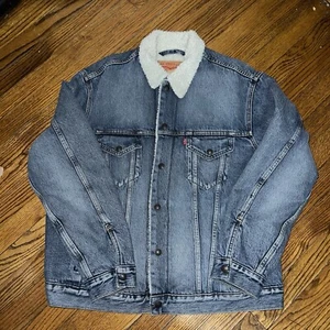 Levi's Vintage Fit Sherpa Trucker Jacket Blue Size: Large - Picture 1 of 3