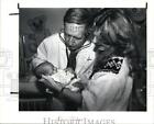 1991 Press Photo Dr. J. Kennell with baby Maggie Alexis Kesling & JoMarie Mascia