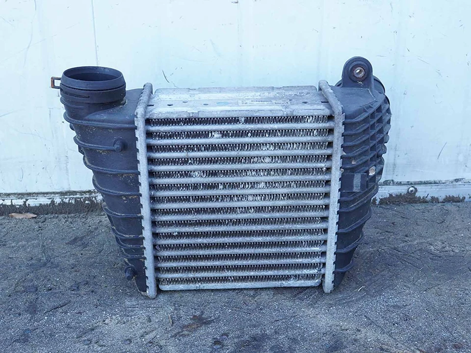 1999 - 2003 Volkswagen Golf 1.9 Diesel Intercooler Cooling Radiator 1J0145803f Foto 1 de 4