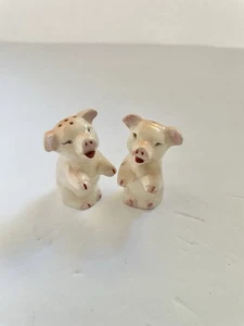 Vintage 1950’s Pink Playful Pigs Salt & Pepper Shakers Cork Bottom 2.75 H Japan - Picture 1 of 7