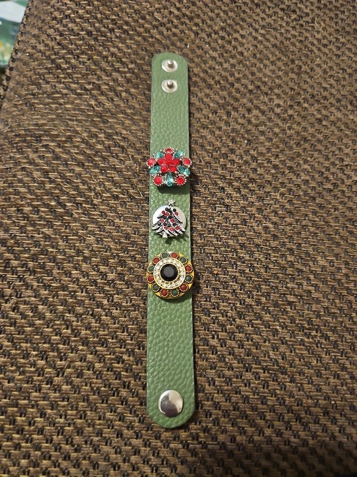 Impresionante pulsera de cuero verde de Navidad broches de presión plateados pieza 8 5/8" Foto 1 de 4