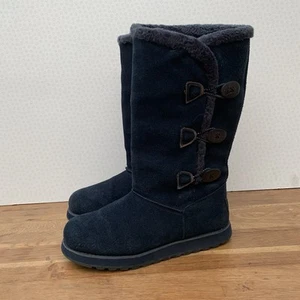 Skechers Keepsakes Granatowe zamszowe podszewki ze sztucznego futra guziki Mid Calf Boots | NOWE Rozmiar 5 - Zdjęcie 1 z 13