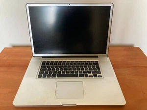 MacBook Pro 17" Mid 2010 Working, damaged + MagSafe 85W genuine boxed - Afbeelding 1 van 16