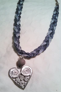 Gargantilla collar vintage tejida tela azul plata corazón colgante ajustable - Imagen 1 de 8