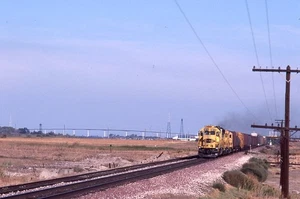 AN Diapositiva Original ATSF Santa Fe SD40-2 #5212+2 con Tren en 1990 - Imagen 1 de 1